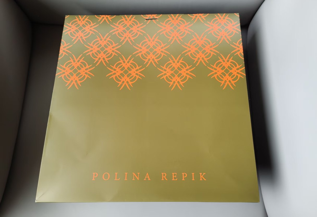 俄罗斯POLINA REPIK品牌纸袋实物实拍
